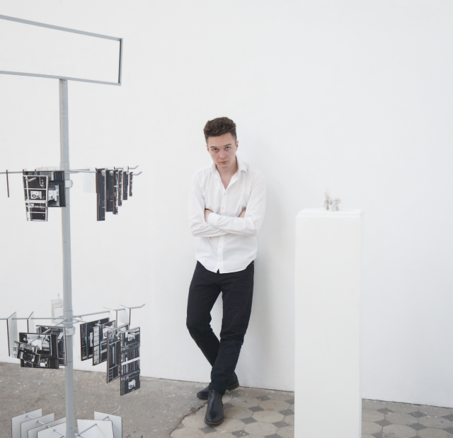 Lukas Jakob between Karla Zipfel "Cloudslime" 2018 (left) and Raphaela Vogel "Rollo" 2019 (right). © Jakob Collection